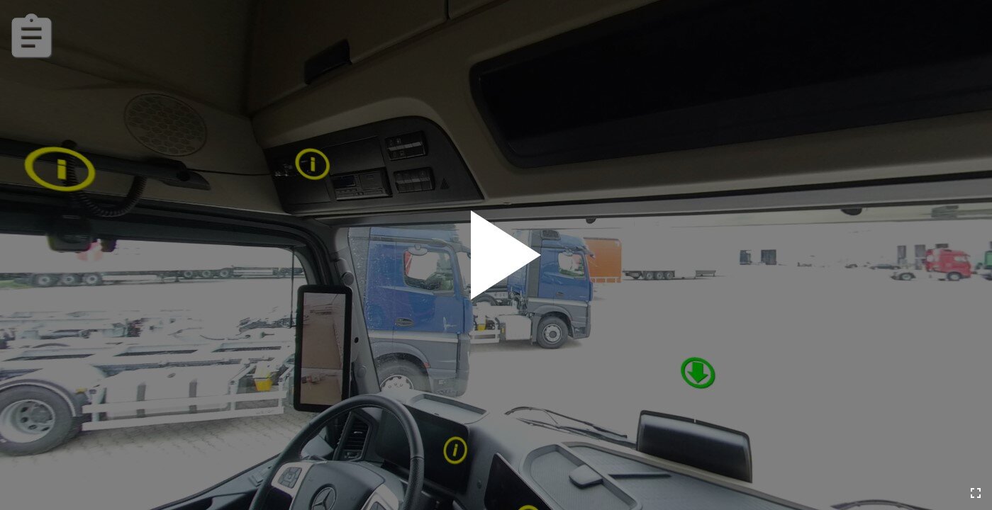 Ilustracja przedstawia ekran początkowy wycieczki wirtualnej. Na środku grafiki znajduje się znak play.