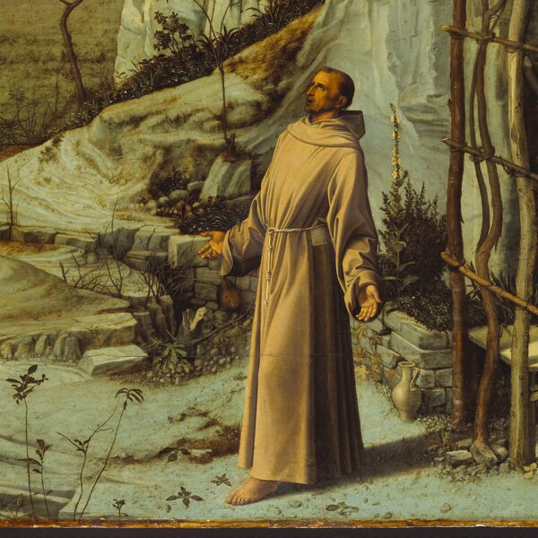 Obraz przedstawia mężczyznę w średnim wieku, ubranego w jasny, zakonny habit z kapturem, przepasanym w pasie sznurem. Stopy ma bose, ręce rozłożone. Zakonnik stoi przed drewnianą kratą, która zamyka wejście do jaskini. Patrzy w niebo.