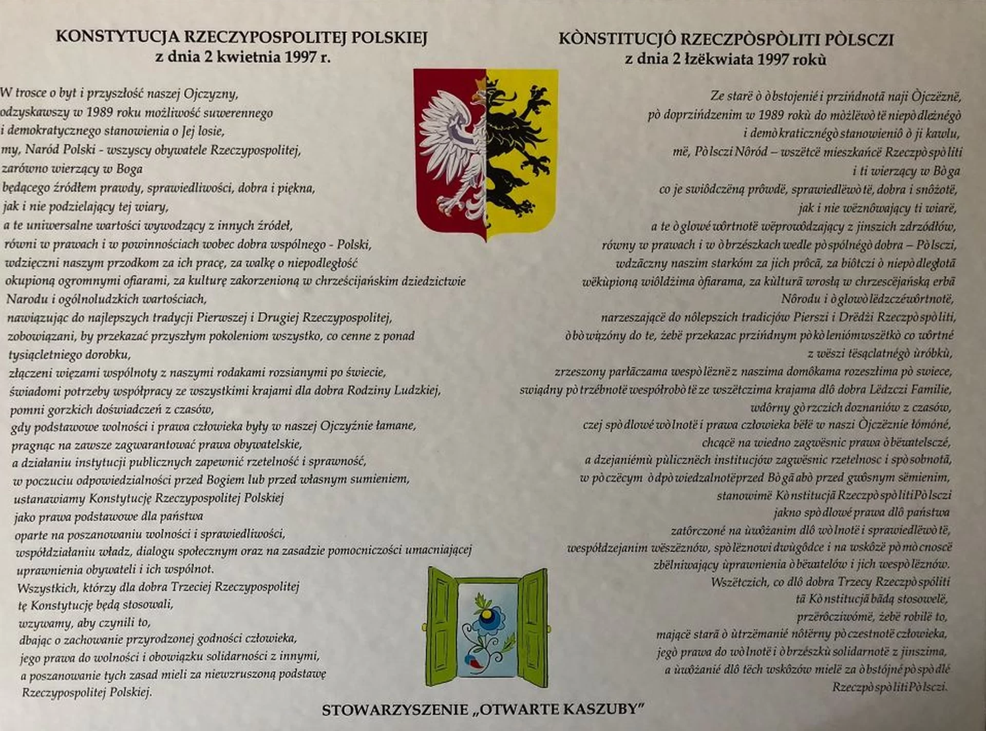 Zdjęcie przedstawia preambułę Konstytucji Rzeczypospolitej w języku polskim i kazubskim.