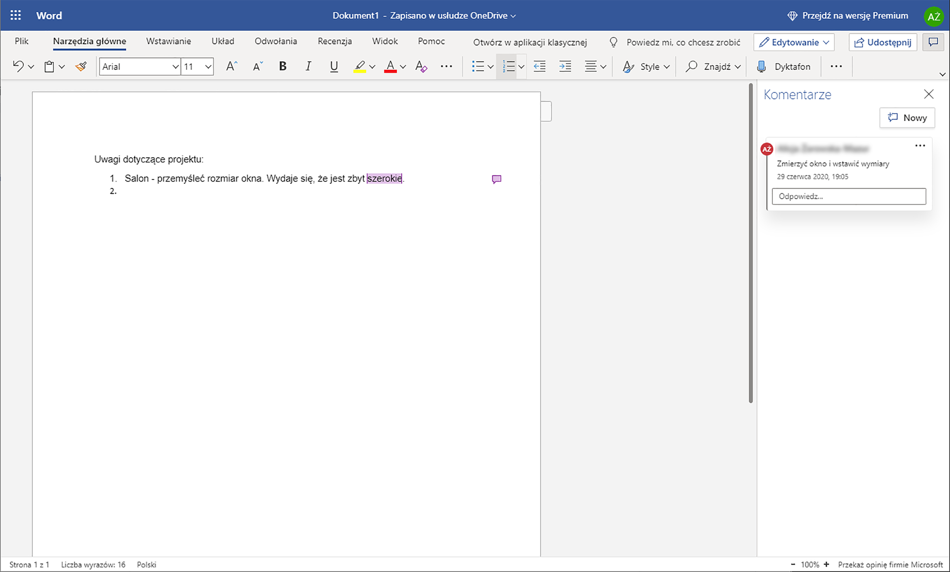 Zrzut ekranu przedstawiający interfejs programu Word. W obszarze roboczym znajduje się strona z tekstem, w którym zaznaczono słowo “szerokiej”. Obok słowa ikona dymka. Po prawej stronie programu znajduje się kolumna zatytułowana Komentarze. W kolumnie jest przycisk Nowy oraz jeden komentarz z datą i polem do odpowiedzi. 