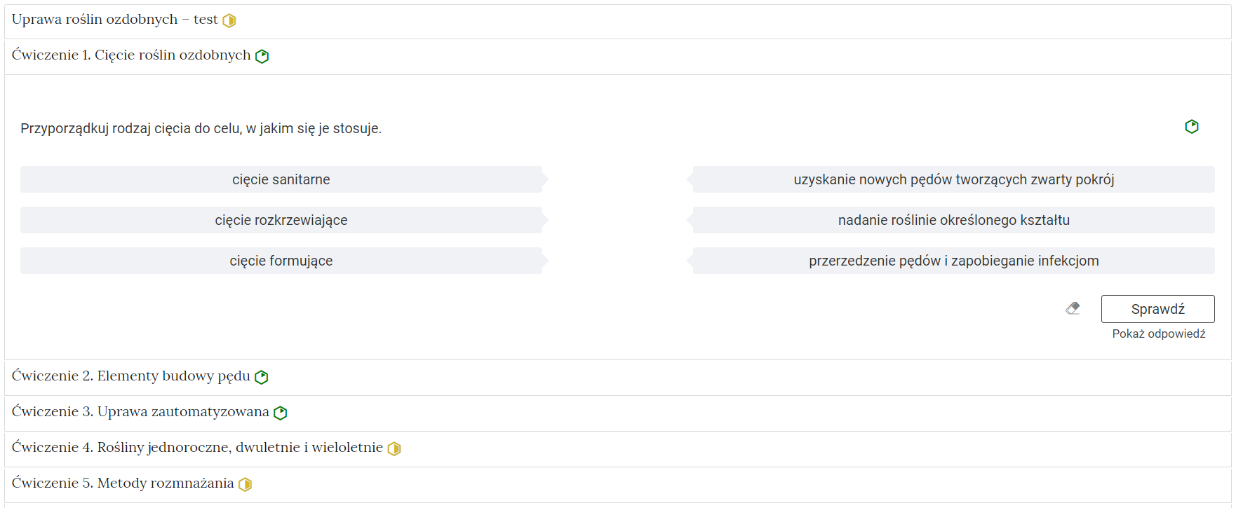 Grafika przedstawia przykładowe ćwiczenie w harmonii. Na grafice znajduje się harmonia składająca się z sześciu wierszy. Wewnątrz każdego z nich został umieszczony numer ćwiczenia wraz z nazwą działu, którego dotyczy. Z boku dodatkowo znajduje się ikonka w kształcie sześciokąta oznaczająca poziom trudności. Zielona oznacza łatwy, a żółta średni. Wiersz z ćwiczeniem drugim w kolejności jest rozwinięty. Pod nim znajduje się szerokie okienko. W nim zawiera się ćwiczenie łączenia w pary. Składa się z polecenia, pod którym znajdują się dwie kolumny po trzy elementy każda. Każdy z elementów znajduje się na szarym tle. Na samym dole umieszczony jest prostokąt z czarnym obramowaniem i białym wypełnieniem. Wewnątrz niego znajduje się napis: Sprawdź. Pod przyciskiem umieszczony został natomiast napis: Pokaż odpowiedź. Dodatkowo z boku znajduje się ikonka gumki. Jej wciśnięcie spowoduje wymazanie dotychczasowo zaznaczonych odpowiedzi.