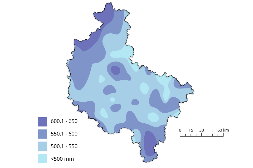 Na mapie województwa wielkopolskiego zaznaczono średnie sumy opadów w latach 1981‑2014. W wąskim pasie na północy województwa suma opadów wynosi od 600,1 do 650 milimetrów. Obszar o takiej samej sumie opadów jest także w północno‑wschodniej, bliżej środka, części Wielkopolski oraz na południowym cyplu województwa. W sąsiedztwie tych terenów są obszary, w których suma opadów wynosi 550,1‑600 milimetrów. W całej centralnej części Wielkopolski występują opady rzędu 500,1‑550 z miejscami, w których wartość opadów spada poniżej 500 milimetrów (szczególnie we wschodniej części województwa. 