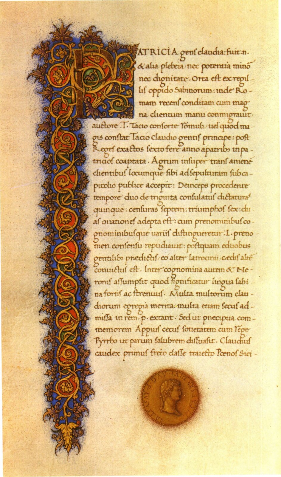Ilustracja przedstawia kartę z „Żywotu Cezarów” autorstwa Swetoniusza. Na brązowej kartce znajduje się długi tekst. Z lewej strony widoczne są zdobienia w postaci kolorowych zawijasów.