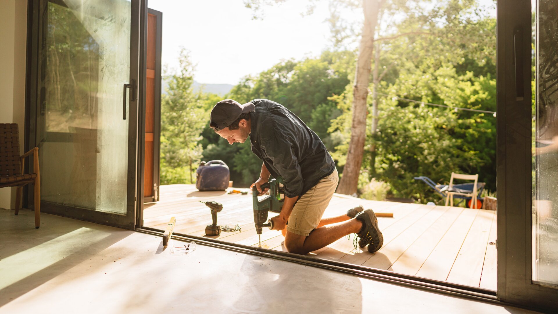 Montaż drzwi na prowadnicach