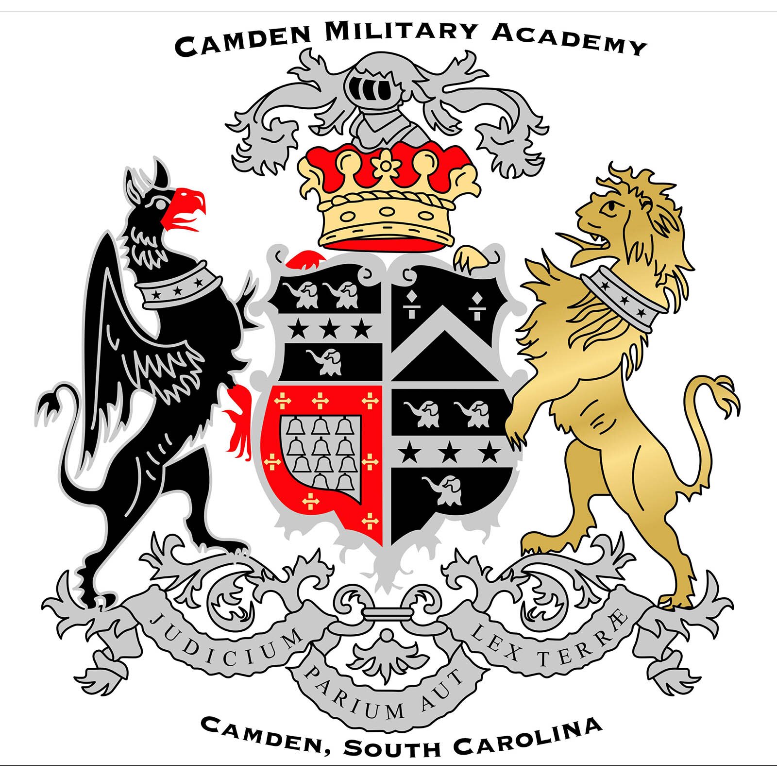 Grafika przedstawia herb Camden Military Academy, elementami którego jest tarcza trzymana przez lwa oraz czarnego ptaka. Na dole jest wstęga z napisem: JUDICIUM PARIUM AUT LEX TERRAE. Na górze widoczna jest korona.