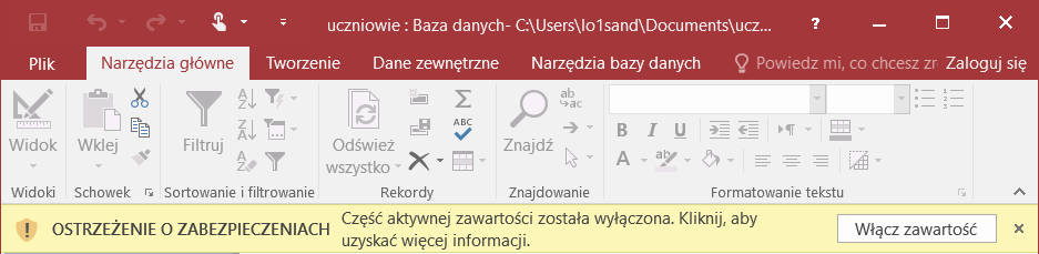 Ilustracja przedstawia Microsoft Access Ostrzeżenie o zabezpieczeniach. Na ilustracji jest menu, a poniżej tekst: Ostrzeżenie o zabezpieczeniach. Część aktywnej zawartości została wyłączona. Kliknij, alby uzyskać więcej informacji. Widoczny przycisk: Włącz zawartość.