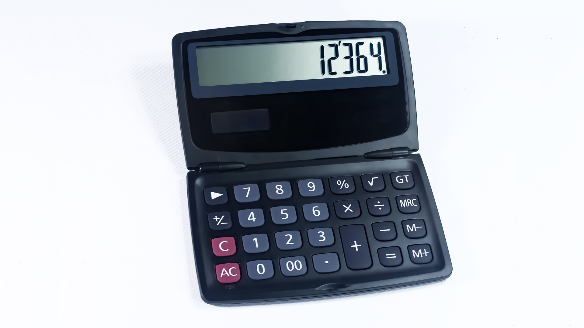 Zdjęcie przedstawia duży, składany kalkulator. Na wyświetlaczu znajdują się cyfry: 12364.