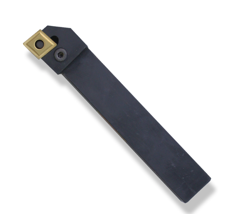 Ilustracja przedstawia nóż do rzeźbienia. Posiada on wydłużony uchwyt zrobiony ze stali, w którym osadzone jest krótkie, trójkątne ostrze.