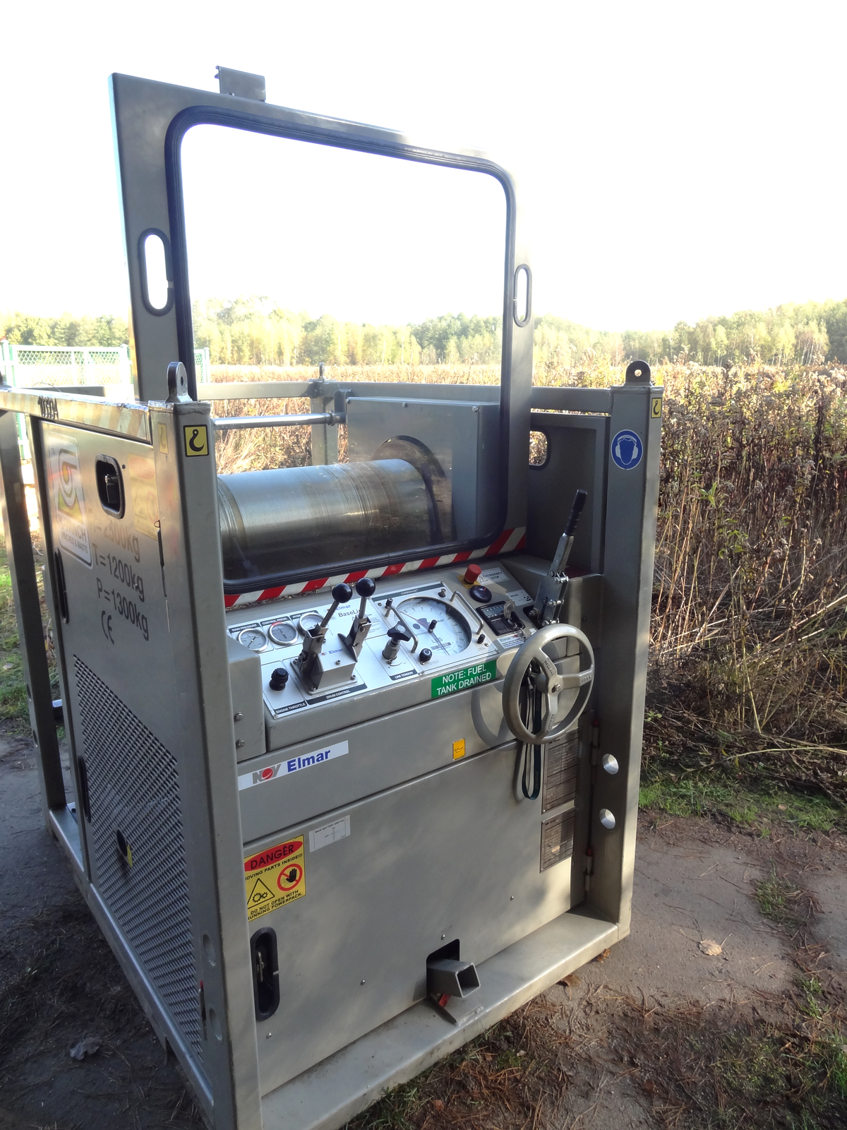 Na widoczny bęben wyciągu linowego nawijana jest linka, za pomocą której wpuszczane i wyciągane są przyrządy pomiarowe. 