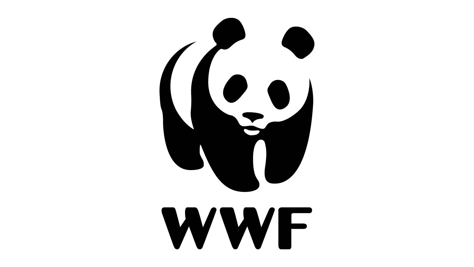 Grafika przedstawia logo WWF składające się z rysunku czarno‑białej pandy, pod którą umieszczono litery WWF.