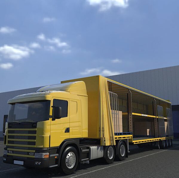 Zdjęcie przedstawia ciągnik siodłowy z naczepą typu firanka. Naczepa jest otwarta z boku, wewnątrz znajdują się palety z pudełkami.