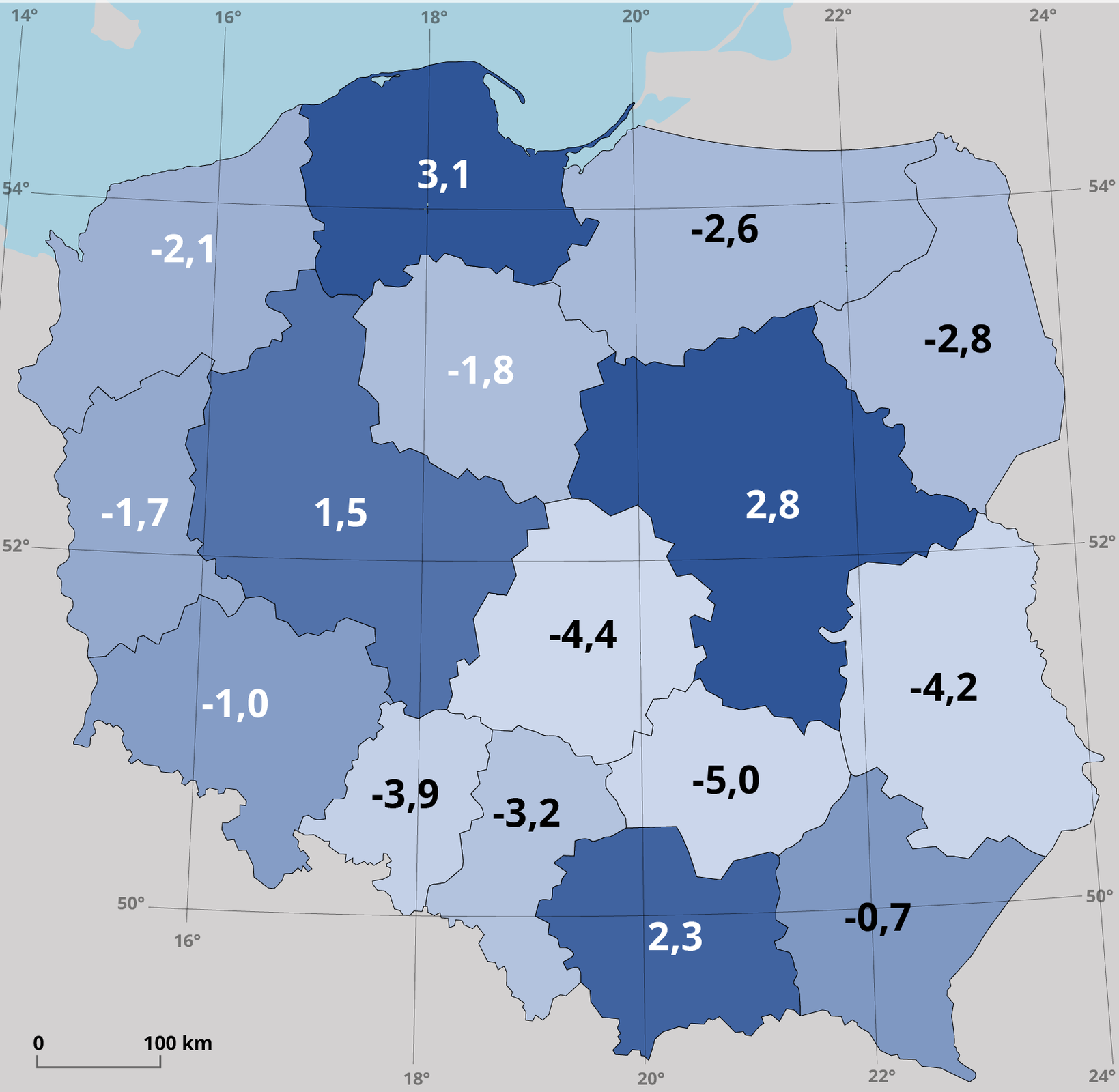 Kartogram Polski prezentujący wartość współczynnika przyrostu rzeczywistego w województwach w latach 2010‑2021 w promilach. Kartogram jest w odcieniach niebieskiego. Dla każdego województwa wartość współczynnika zapisano w jego granicach. Wartości dla poszczególnych województw: dolnośląskie, -1,0; kujawsko‑pomorskie, -1,8; lubelskie, -4,2; lubuskie, -1,7; łódzkie, -4,4; małopolskie, 2,3; mazowieckie, 2,8; opolskie,-3,9; podkarpackie, -0,7; podlaskie, -2,8; pomorskie, 3,1; śląskie, -3,2; świętokrzyskie, -5,0; warmińsko‑mazurskie, -2,6; wielkopolskie, 1,5; zachodniopomorskie, -2,1. Na kartogramie znajduje się siatka kartograficzna na której opisano wartość południków i równoleżników co 2 stopnie. W lewym dolnym rogu mapy znajduje się podziałka liniowa.