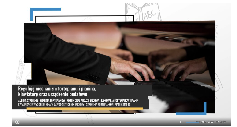 Zdjęcie przedstawia widok ekranu odtwarzania sekwencji filmowych. Z boku widoczne są przedramiona pianisty, w czarnej marynarce, z dłońmi spoczywającymi na klawiaturze fortepianu. Po prawej stronie widoczny jest fragment obudowy fortepianu. W lewym dolnym rogu widoczny jest napis z białych liter na czarnym tle – tytuł filmu Regulacja poszczególnych elementów fortepianu i pianina, oraz AUD.04 Strojenie i korekta fortepianów i pianin oraz AUD.03. Budowa i renowacja fortepianów i pianin - Technik Budowy i Strojenia Fortepianów i Pianin 311945.
