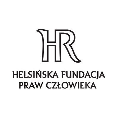 Ilustracja przedstawia logo Helsińskiej Fundacji Praw Człowieka. Są to kontury złączonych liter HR i pod nimi pełen zapis nazwy.