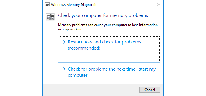 Zrzut ekranu przedstawia okno dialogowe aplikacji Diagnostyka Pamięci Systemu Windows - Windows memory Diagnostic. na górze napis: Check your computer for problems. Niżej: Memory problems can cause your computer to lose information or stop working. Ponieważ wymagane jest zamknięcie wszystkich programów i restartu systemu, użytkownik musi wybrać kiedy ta diagnostyka ma nastąpić. Do wyboru są dwie opcje restartuj teraz lub wykonaj diagnostykę przy ponownym uruchomieniu systemu: Restart now and check for problems (recommended) lub Check for problems the next time I start my computer. Na dole przycisk Cancel.
