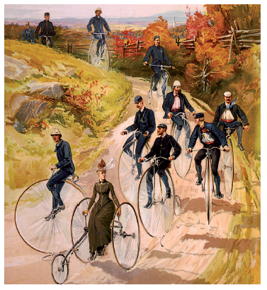 Ilustracja przedstawia grupę mężczyzn, którzy jadą na bicyklach. Są to rowery, które składają się z ogromnego koła z przodu oraz mniejszego z tyłu. Jeżdżąca na nim osoba znajduje się wysoko nad ziemią, pedały wprawiające rower w ruch są po środku dużego koła. Nieco inaczej wygląda rower, na którym porusza się jedyna kobieta na ilustracji — składa się on z dwóch dużych kół po bokach i jednego mniejszego z przodu. Kobieta ma długą, ciemną suknię. Mężczyźni są ubrani w mundury i garnitury. Wszyscy znajdują się na polnej drodze. W pobliżu widoczne są łąki oraz niskie drzewa.