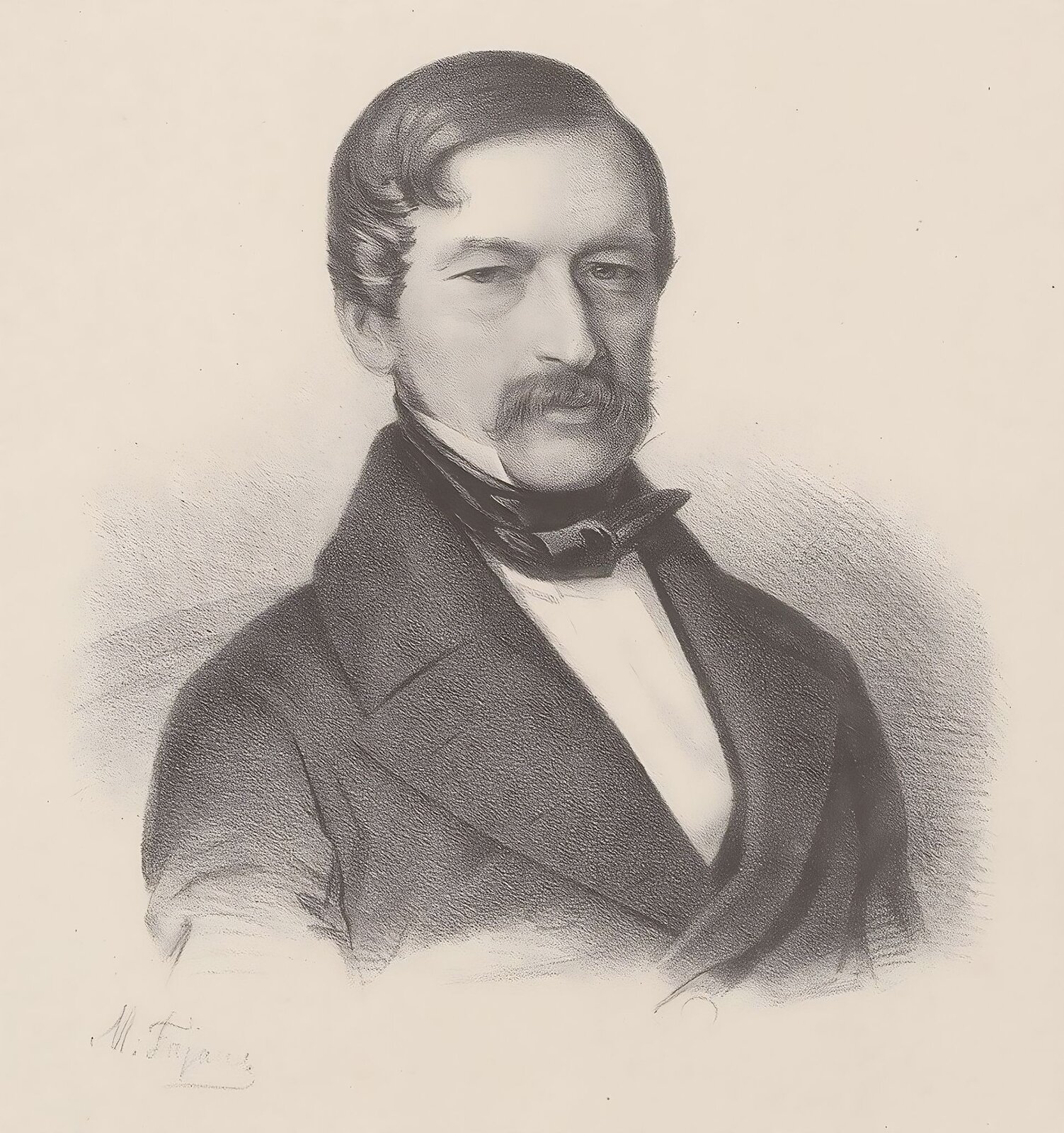 Zdjęcie przedstawia mężczyznę w średnim wieku. Ma on włosy zaczesane na prawą stronę. Ma bujne brwi, długi i zakrzywiony nos oraz długie wąsy. Ubrany jest w ciemną marynarkę, białą koszulę i ciemną chustę przewiązaną na szyi. Tło jest jednolite, kremowe. Zdjęcie jest czarno‑białe.