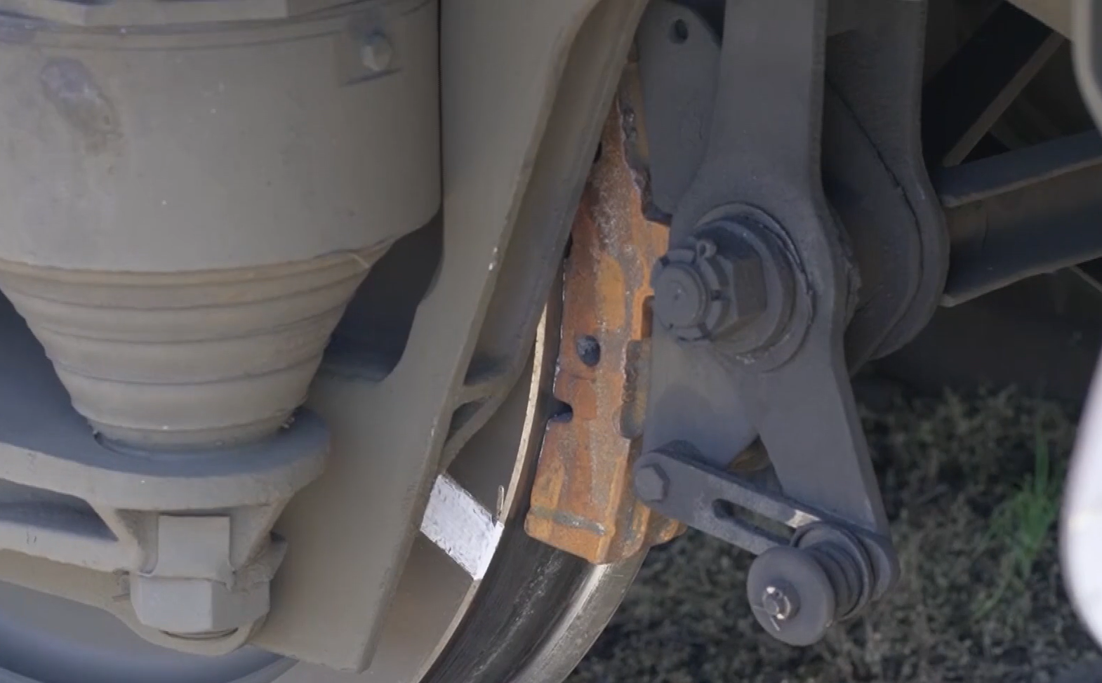 Ilustracja przedstawia hamulec klockowy.