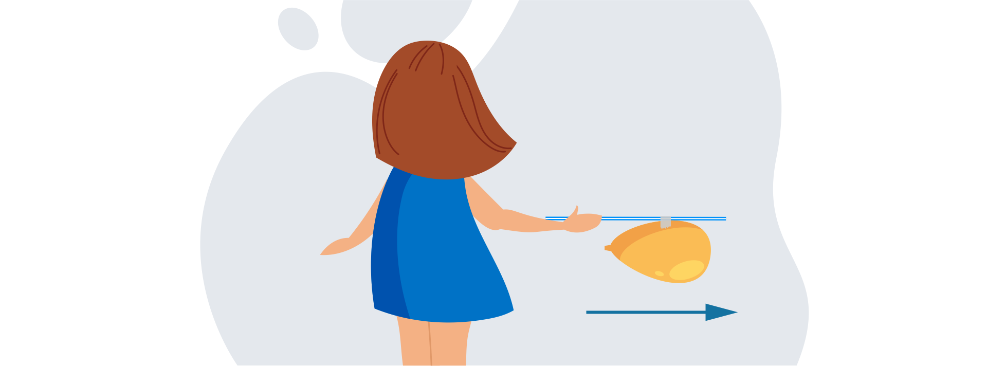 Dziewczynka stoi tyłem. Prawą rękę ma wyciągniętą w bok i trzyma w niej patyk. Do patyka przyczepiony jest, taśmą klejącą, balon. Pod balonem znajduje się strzałka skierowana w prawą stronę. Wskazuje ona kierunek, w którym poleci balon, w momencie, gdy dziewczynka go puści.