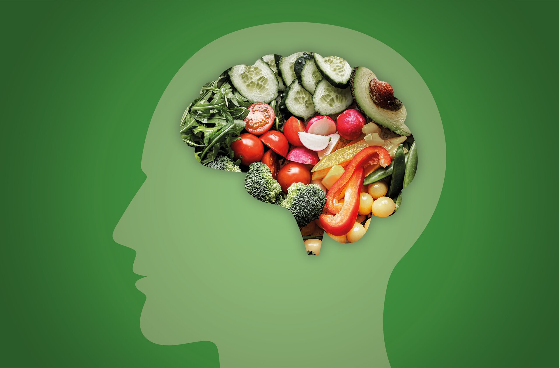 Ilustracja przedstawia kontur ludzkiej głowy z lewego profilu, wypełniony jasnozielonym kolorem, umieszczony na ciemnozielonym tle. W obszarze mózgu znajdują się różne pokrojone warzywa, takie jak ogórki, rzodkiewki, czerwona i żółta papryka, różyczki brokułu, awokado, rukola oraz małe pomidorki koktajlowe.