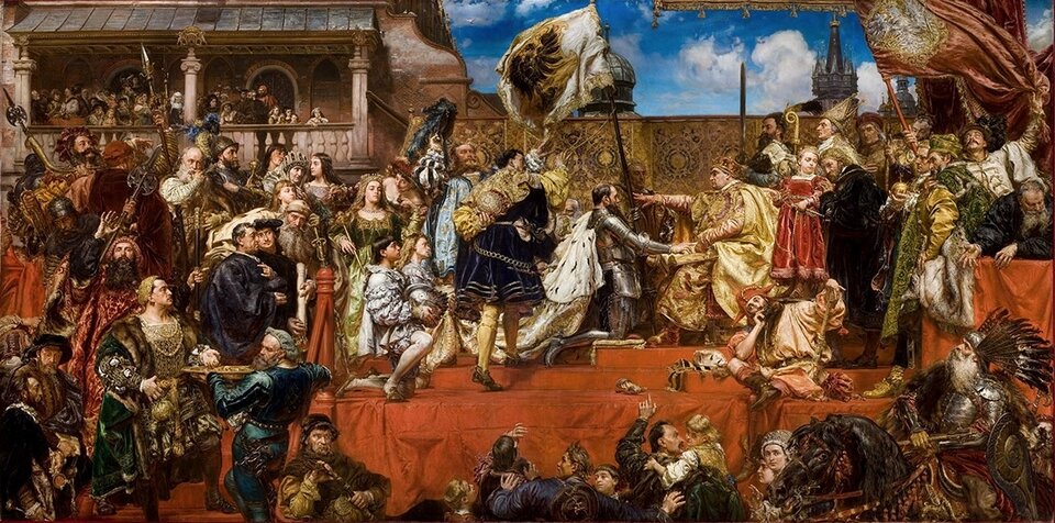 Ilustracja przedstawia scenę hołdu pruskiego, która odbyła się w 1525 r. na dziedzińcu Wawelu w Krakowie. Na podeście przykrytym czerwonym suknem siedzi król Polski Zygmunt I Stary w złotym stroju, w koronie na głowie, przed nim klęczy z ręką wyciągniętą na Biblii w srebrnej zbroi mistrz zakonu krzyżackiego Albrecht Hohenzollern. Trzyma w ręku chorągiew z czarnym orłem na białym tle. Za mistrzem klęczą dwaj dworzanie, przytrzymujący płaszcz. Za nimi siedzi królowa Bona w zielono‑złotej sukni z koroną na głowie i berłem w ręku. Po prawej stronie, za królem stoi na stołku, ubrany w czerwoną suknię pięcioletni syn króla Zygmunt August, który słucha z uwagą odzianego na czarno Piotra Opalińskiego, ochmistrza dworu. Za nimi  infule biskupiej biskup krakowski Piotr Tomicki. Przed królewiczem siedzi zadumany błazen Stańczyk w czerwonym kostiumie w czapce błazeńskiej na głowie. Podparł głowę prawą ręką i zdaje się nad czymś głęboko zastanawiać. Scenę otaczają liczni dworzanie, duchowni, kobiety. Wszyscy przyglądają się scenie z uwagą.W lewym dolnym rogu Bartolomeo Berrecci trzyma dokumenty z królewską pieczęcią.