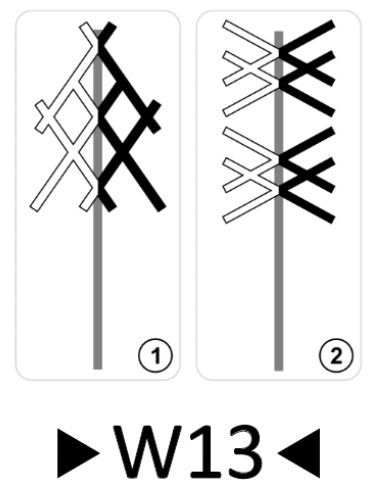 Wskaźnik wu trzynaście. Przedstawiono tu dwa znaki. pierwszy składa się z kilku cienkich długich pasów, które po lewej stronie słupka są białe, a po prawej czarne. pasy układają się w romb w taki sposób, że przecinają się jeszcze trochę za wierzchołkami rombu, na zewnątrz figury. Dodatkowo znajdują się tam jeszcze dwa pasy. każdy zaczepiony jest w środku górnego boku równoległoboku. Pasy te są skośne i przecinają się w środku rombu i wystają stosunkowo daleko za bok przeciwny do tego, w którym są zaczepione. Znak drugi. Składa się on z dwóch identycznych konstrukcji jedna pod drugą. Lewa część znaku jest biała, a prawa czarna. Każda konstrukcja składa się z czterech cienkich długich pasów. Każda para pasów jest ukośna i równoległa. Obie pary pasów przecinają się. Punkty przecięcia pokrywają się ze słupkiem.