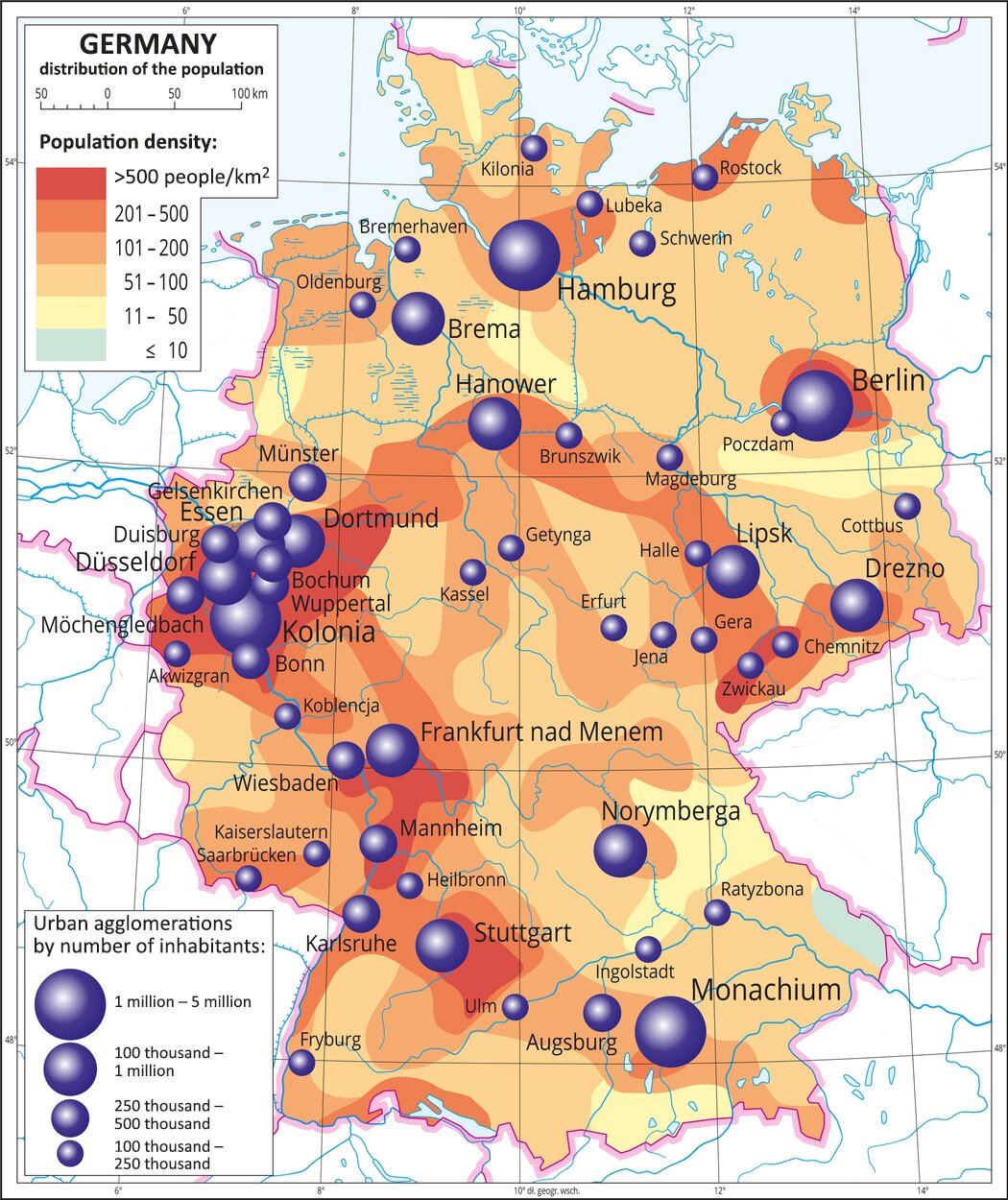 Ilustracja przedstawiająca mapę zaludnienia Niemiec. Oznaczono na niej tereny o zaludnieniu powyżej pięciuset mieszkańców na kilometr kwadratowy, które znajdują się w okolicach Kolonii, Berlina, Frankfurtu, Stuttgartu oraz tereny o zaludnieniu od dwieście jeden do pięciuset mieszkańców na kilometr kwadratowy, które znajdują się w okolicach Drezna, Norymbergi, Monachium, Hanoweru, Hamburga oraz tereny teryny o mniejszym zaludnieniu od stu jeden do dwustu mieszkańców na kilometr kwadratowy, od pięćdziesięciu jeden do stu mieszkańców na kilometr kwadratowy, od jedenastu do pięćdziesięciu mieszkańców na kilometr kwadratowy oraz poniżej dziesięciu mieszkańców na kilometr kwadratowy, które znajdują się pomiędzy dużymi niemieckim miastami. Na mapie kropkami oznaczona główne miasta min. miasta od jednego miliona do pięciu milionów mieszkańców takie jak Berlin, Monachium, Kolonia, miasta od stu tysięcy do jednego miliona mieszkańców takie jak np. Dortmund, Stuttgart, Norymberga, Drezno, Hanower oraz mniejszymi kropkami miasta od dwustu pięćdziesięciu do pięciuset tysięcy mieszkańców i miasta od stu tysięcy do dwustu pięćdziesięciu tysięcy mieszkańców. Mapa pokryta jest równoleżnikami co dwa stopnie oraz południkami co 10 stopni. Mapa otoczona jest ramką w której lewym górnym rodu znajduję się legenda mapy, natomiast w lewym dolnym rogu informacja o graficznym oznaczeniu miast.