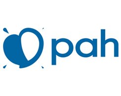 Kliknij, aby powiększyć Logo Polskiej Akcji Humanitarnej - do połowy zamalowane na niebiesko jabłko i napis "pah" niebieskim kolorem.