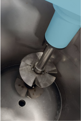 Na grafice przedstawione jest mieszadło w mieszalniku do przygotowania kleju. Widać mieszadło o okrągłej płaskiej końcówce.