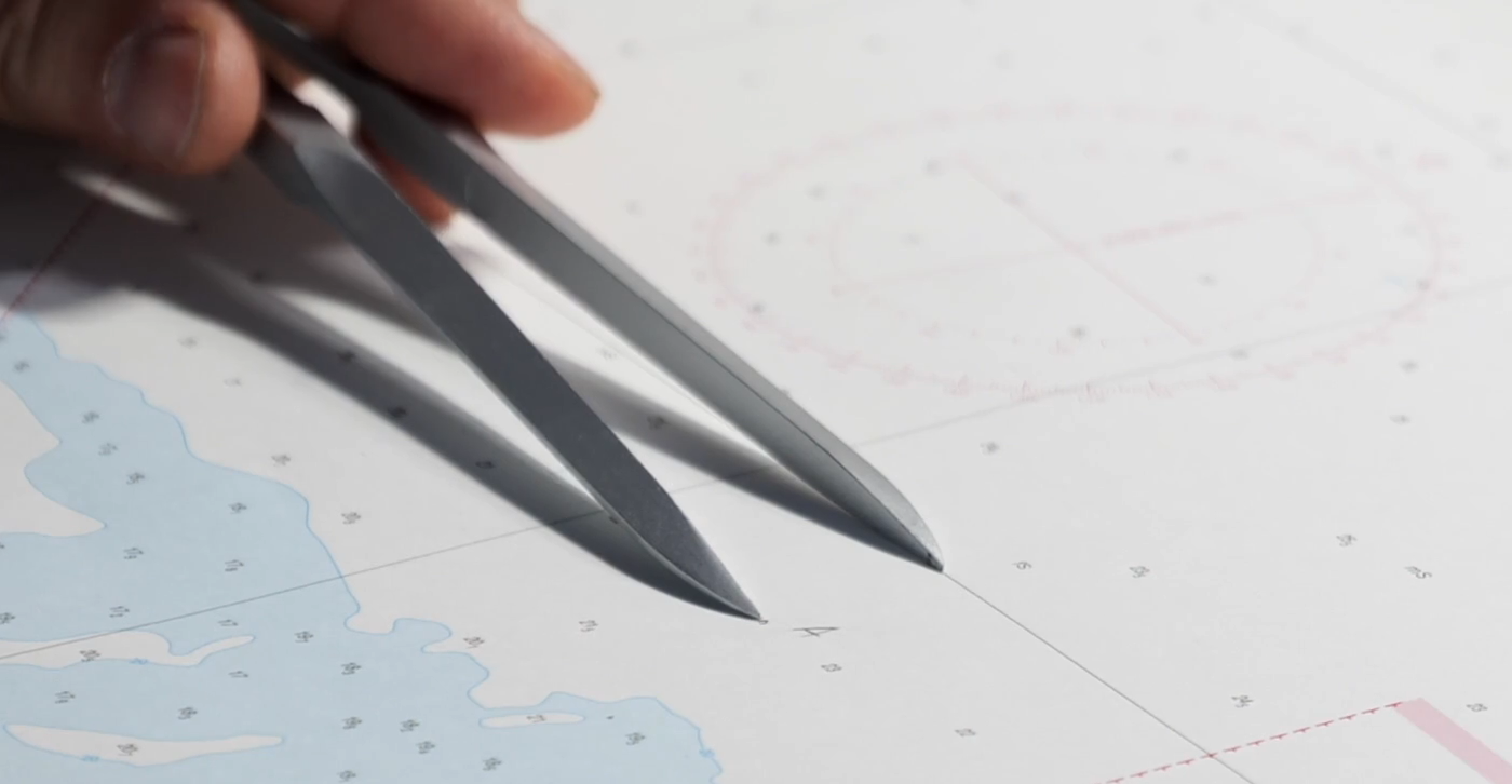 Zdjęcie przedstawia przenośnik. Przypomina on cyrkiel.