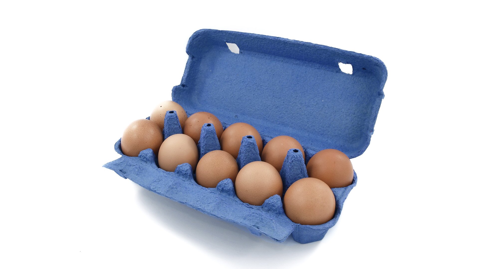 Zdjęcie przedstawia dziesięć jaj kurzych w tekturowym niebieskim opakowaniu na jaja.