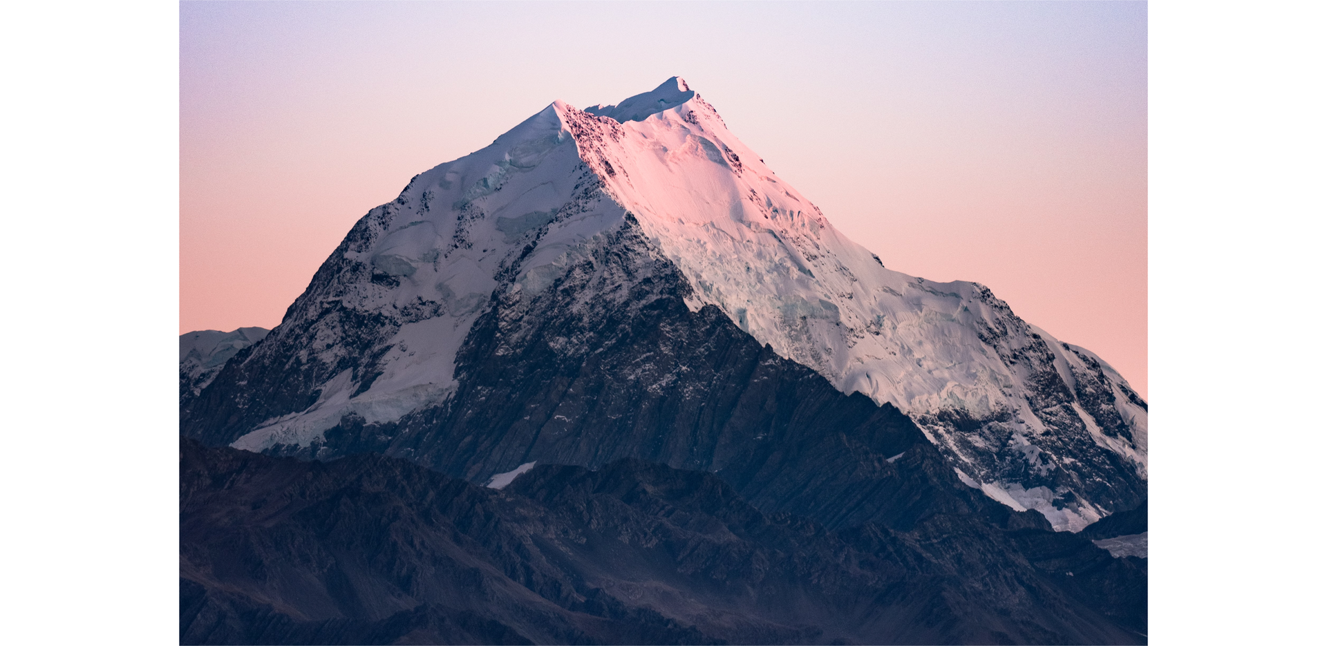 Zdjęcie przedstawia szczyt górski.