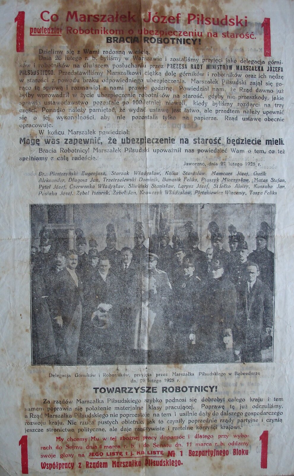  Zdjęcie przedstawia ulotkę BBWR. Oprócz tekstu na ulotce jest zdjęcie delegacji Górników i Robotników. Wśród delegatów jest Marszałek Józef Piłsudski. Stoi w centrum wszystkich ludzi i ubrany jest w mundur wojskowy. Górnicy mają mundury górnicze i czapki z pióropuszem. 