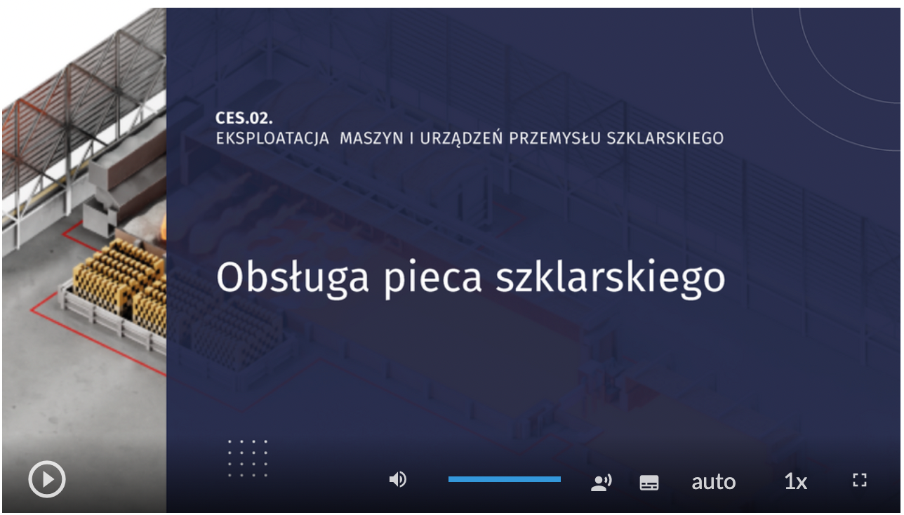 Ilustracja przedstawia przykładowy widok planszy filmu instruktażowego. W tle znajduje się zdjęcie z fragmentem pieca. Na nim znajduje się napis: CES.02. Obsługa pieca szklarskiego. Na dole ekranu znajduje się pasek odtwarzania.