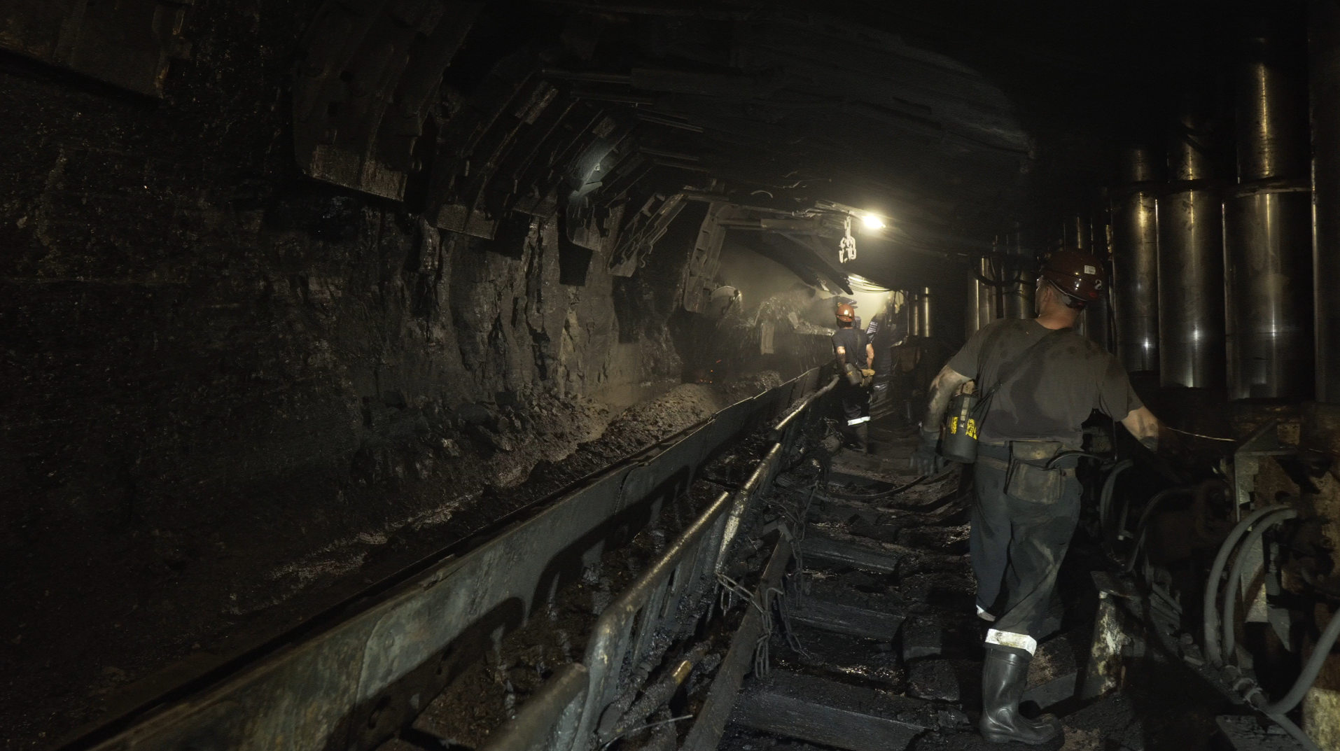 Kompleks ścianowy z obudową zmechanizowaną i kombajnem ścianowym