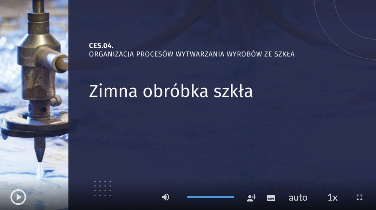 Zdjęcie przedstawia planszę tytułową filmu CES.04. o tytule Organizacja  procesów wytwarzania wyrobów ze szkła. W tle widoczny jest palnik.
