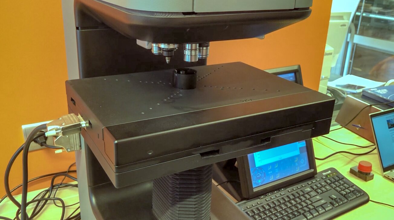 Umieszczenie próbki w urządzeniu