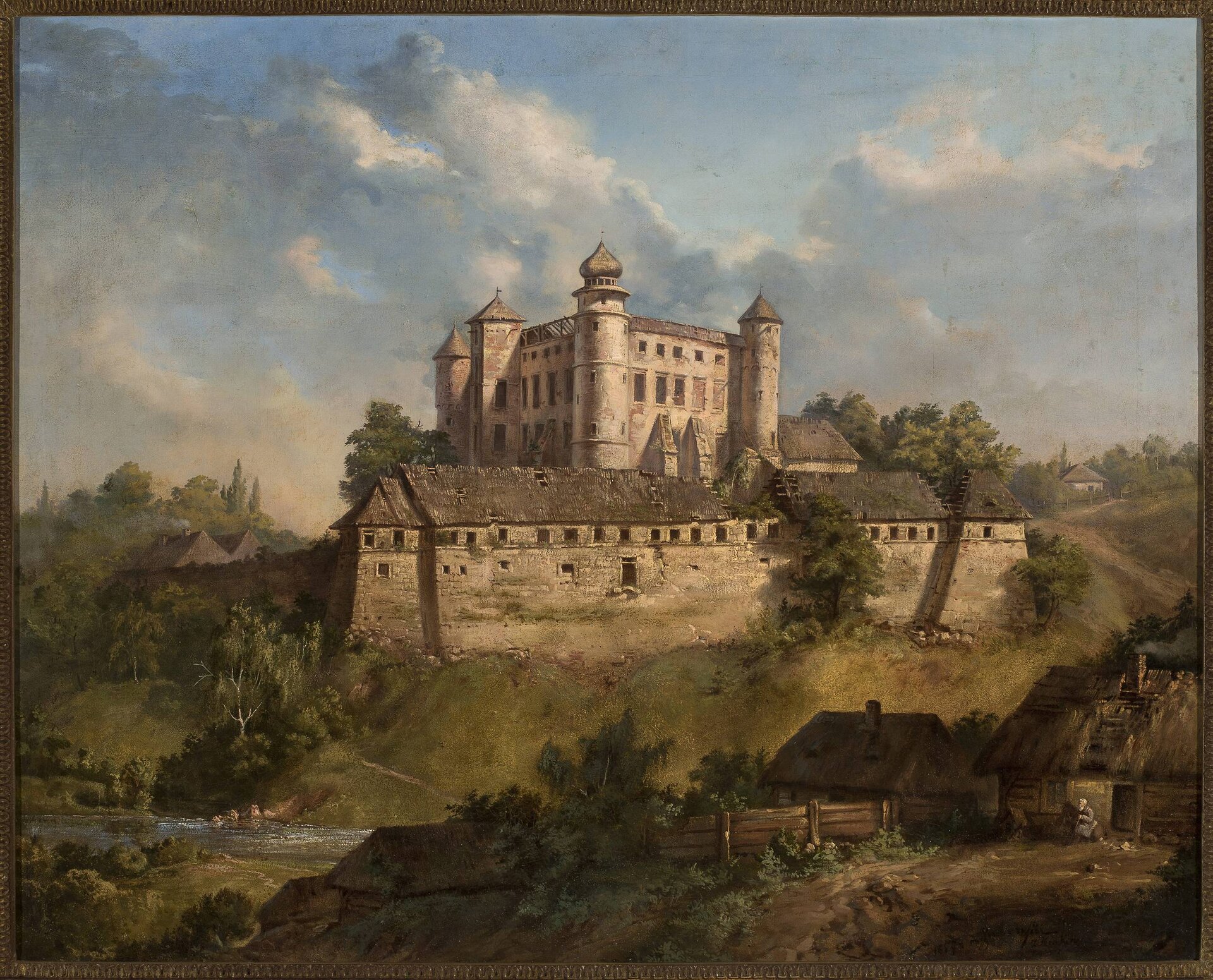 Ilustracja przedstawia pejzaż. Na pierwszym planie stoją dwie niskie drewniane chaty. Za nimi ciągnie się wąska rzeka. Na trzecim panie, na wzgórzu stoi zamek otoczony dość wysokim murem. W rogach budynku znajdują się cztery baszty zwieńczone stożkowymi hełmami. Wokół zamku rosną drzewa. W tle zachmurzone niebo.