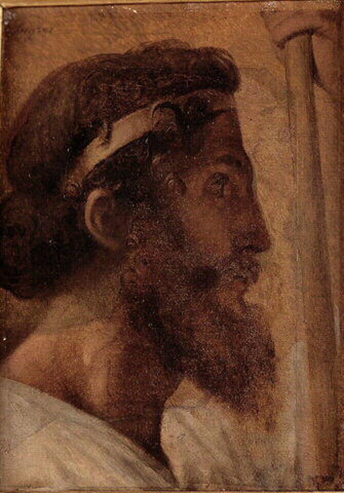 Ilustracja przedstawia prawy profil mężczyzny. Jest on w średnim wieku, ma ciemne otoczone przepaską włosy oraz niedługą brodę. Jego nos jest dość długi i prosty. Tło stanowi jasna ściana.